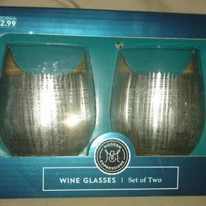 Stemless wine glasses